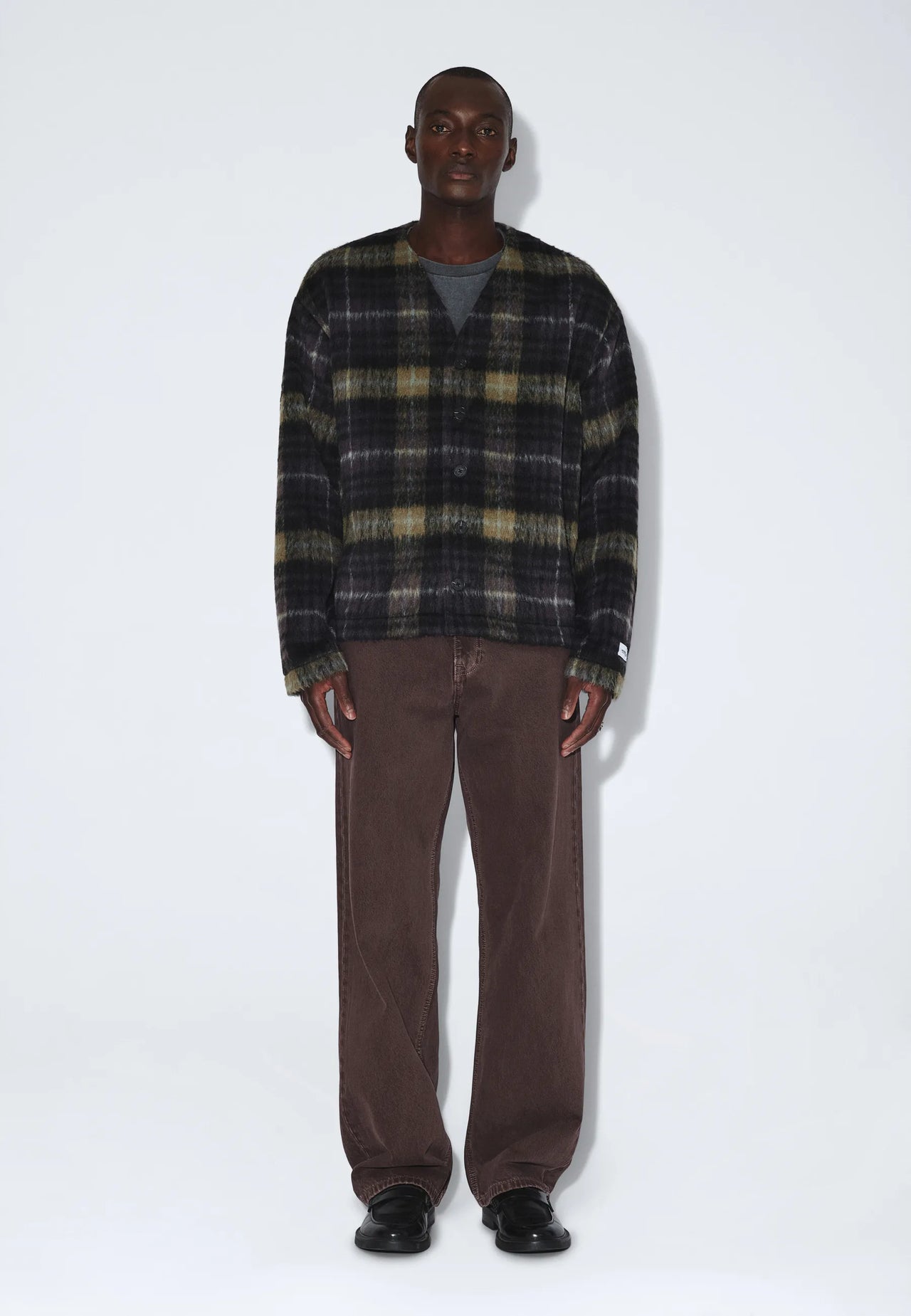 2631117BO5_DrDenim_JulianCardigan_BlackOliveCheck_main_M1_1