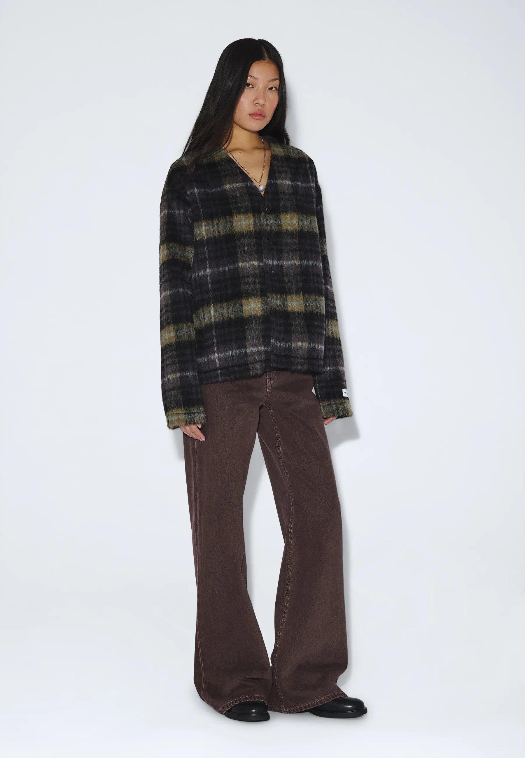 2631117BO5_DrDenim_JulianCardigan_BlackOliveCheck_main_W1_3