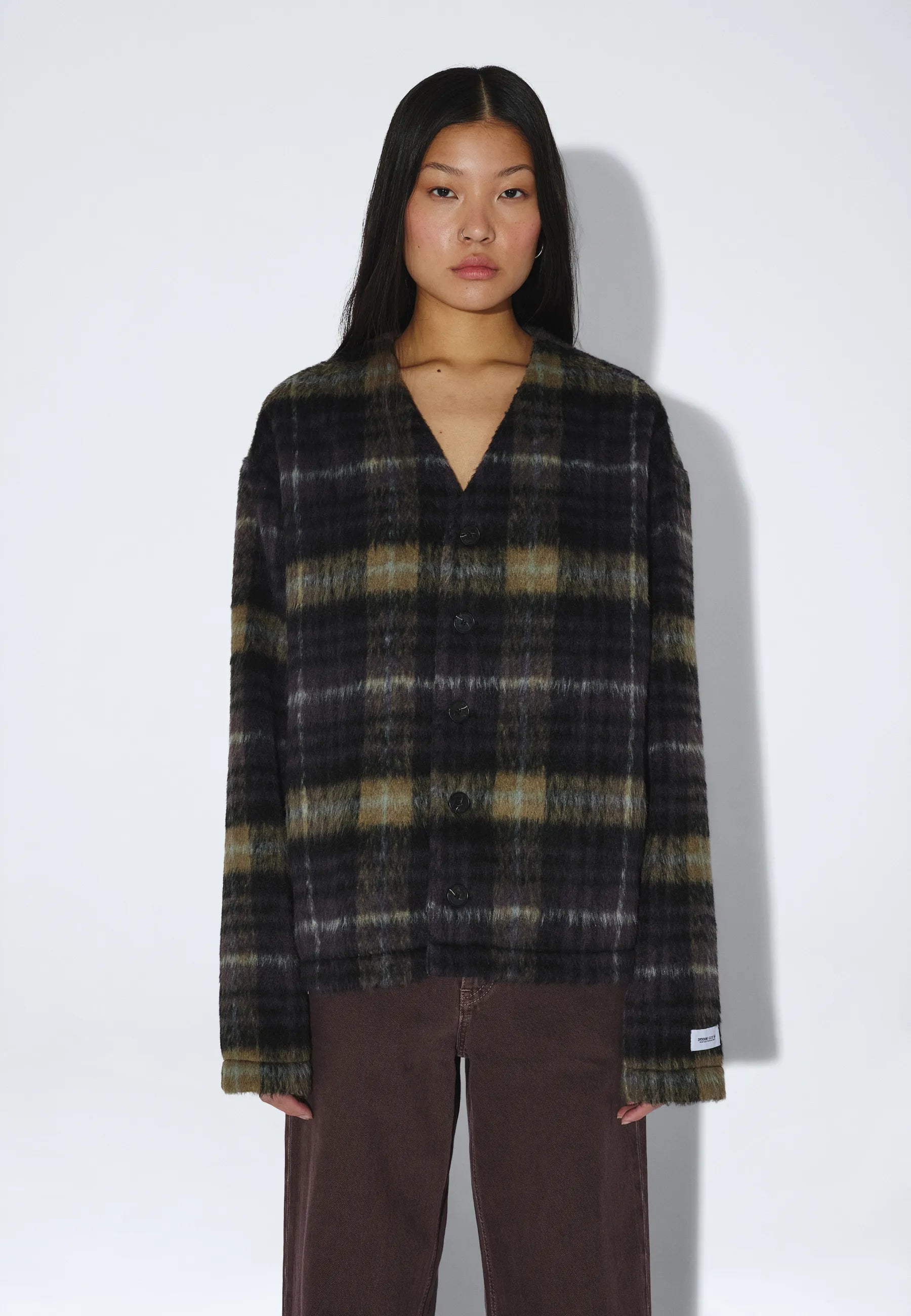 2631117BO5_DrDenim_JulianCardigan_BlackOliveCheck_main_W3_1