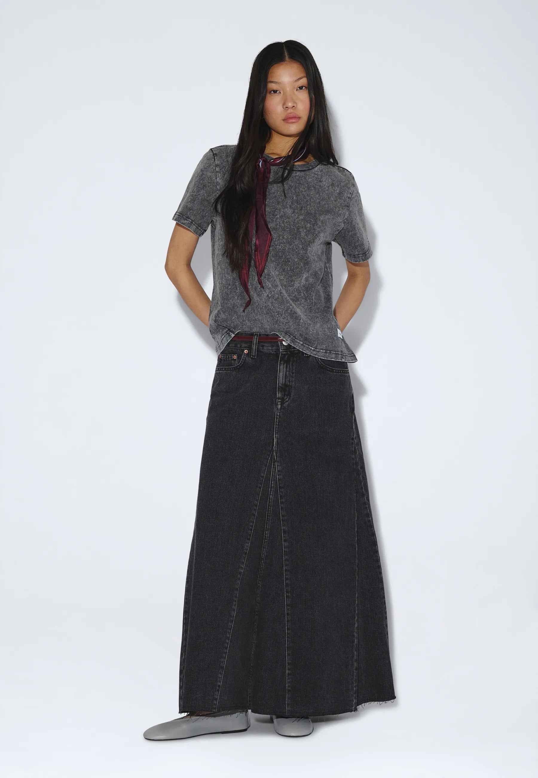 2631122T73_DrDenim_TaliaSeamTee_WashedGrey_main_W1_4