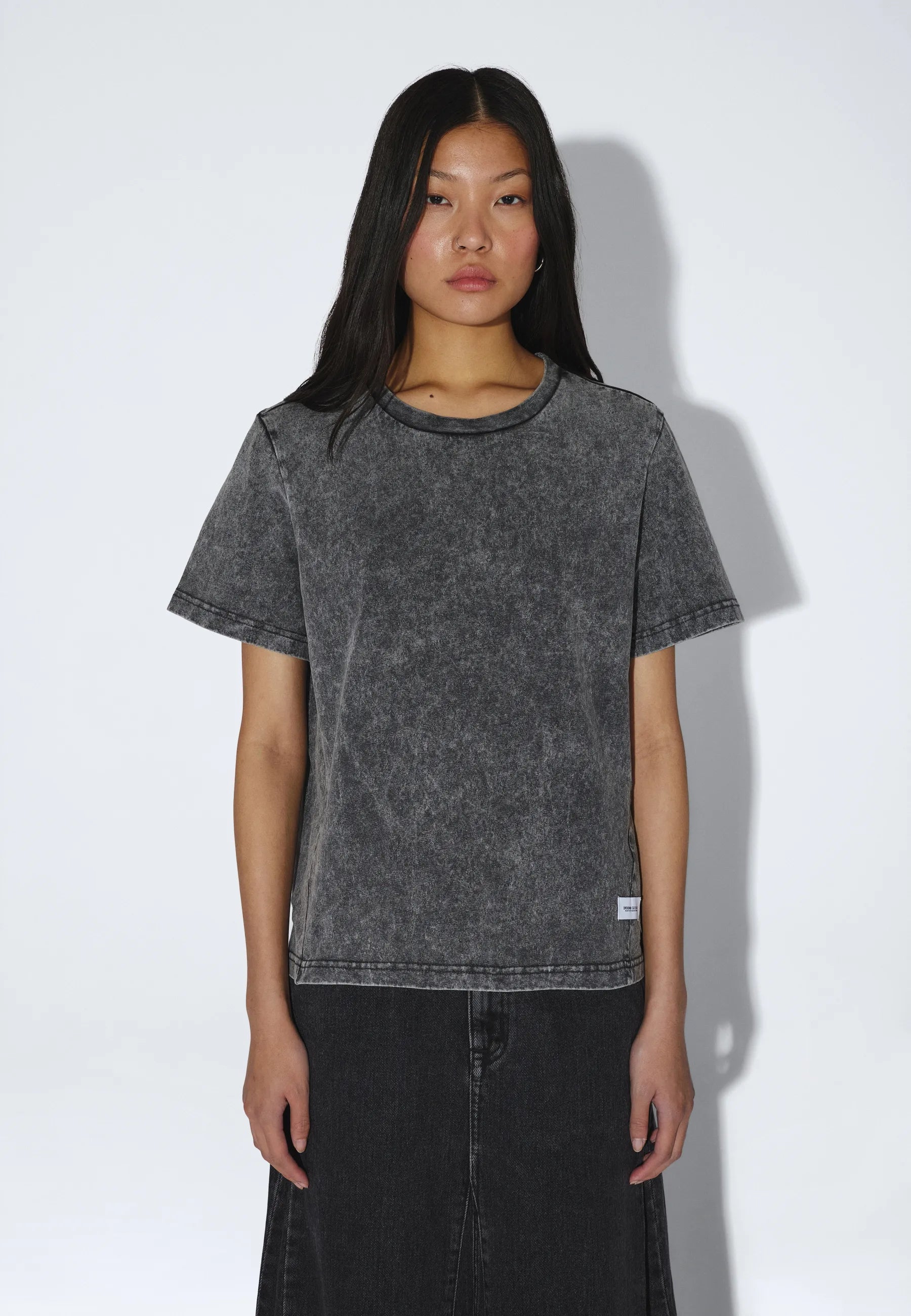 2631122T73_DrDenim_TaliaSeamTee_WashedGrey_main_W3_3
