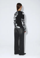2631124BO6_DrDenim_AmaraTop_BlackAOPFlower_main_W2_1
