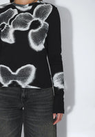 2631124BO6_DrDenim_AmaraTop_BlackAOPFlower_main_W5_1