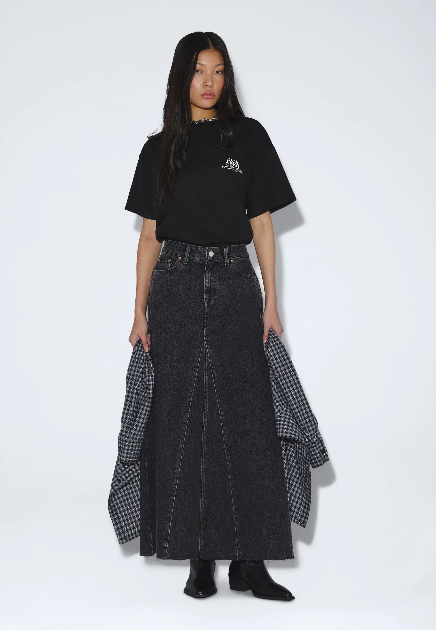 2640101A58_DrDenim_DoloresSkirt_RetroBlack_main_W1_2