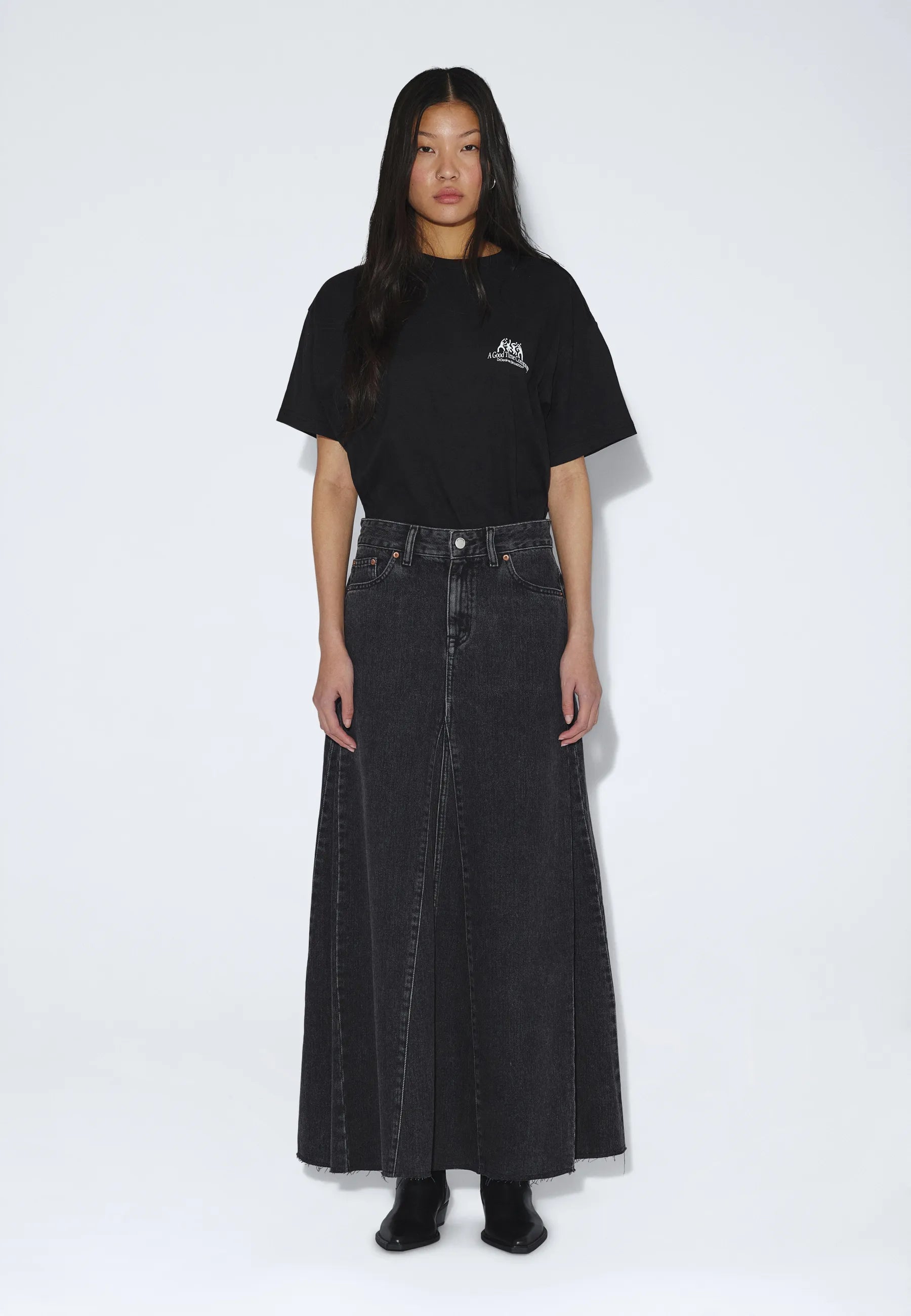 2640101A58_DrDenim_DoloresSkirt_RetroBlack_main_W1_3
