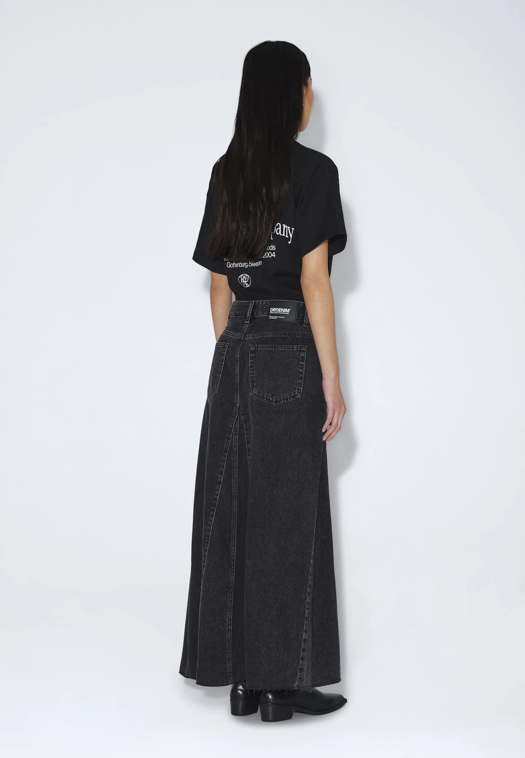 2640101A58_DrDenim_DoloresSkirt_RetroBlack_main_W2_1