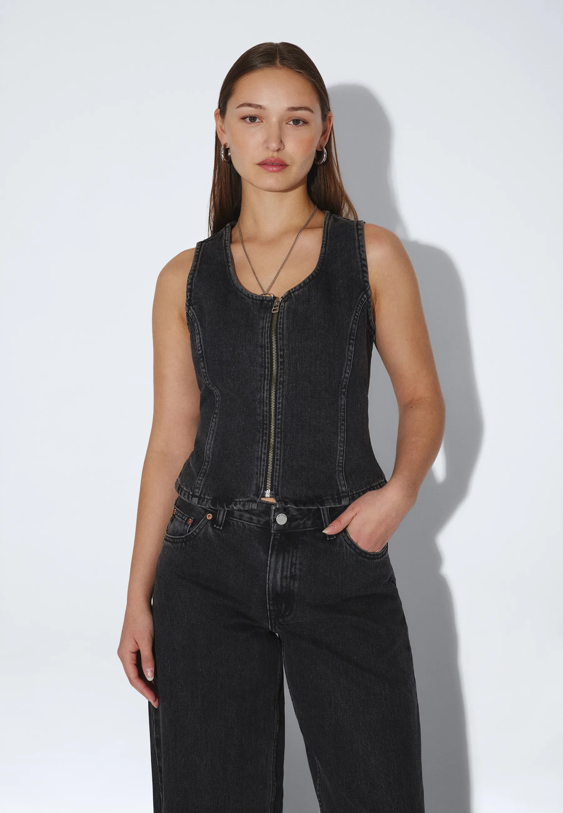 2641101A58_DrDenim_InseTop_RetroBlack_main_W3_3
