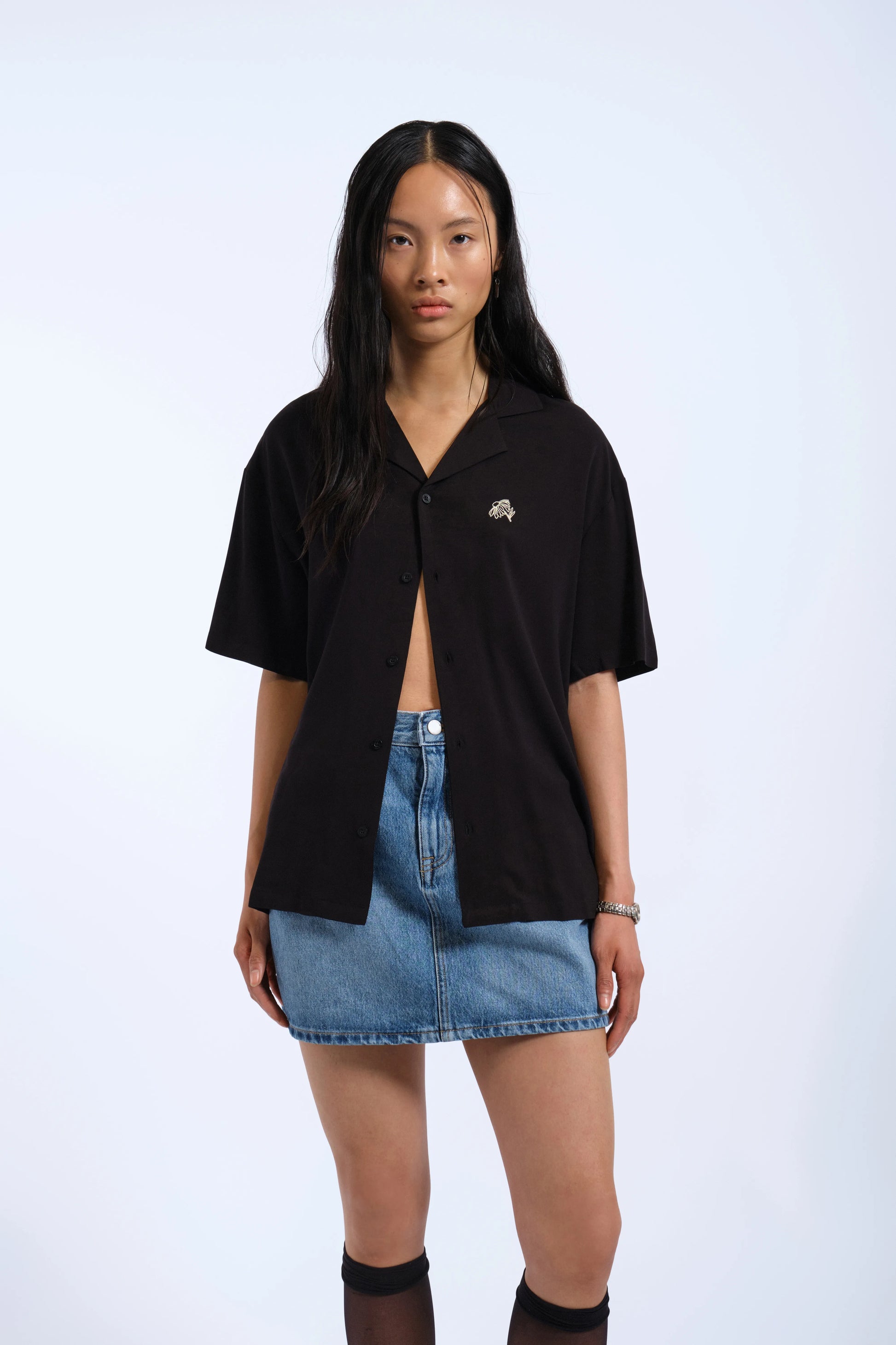 DrDenim_SS25_ProductPictures_Madi_Shirt_Black_YLW_Embroidery_2586