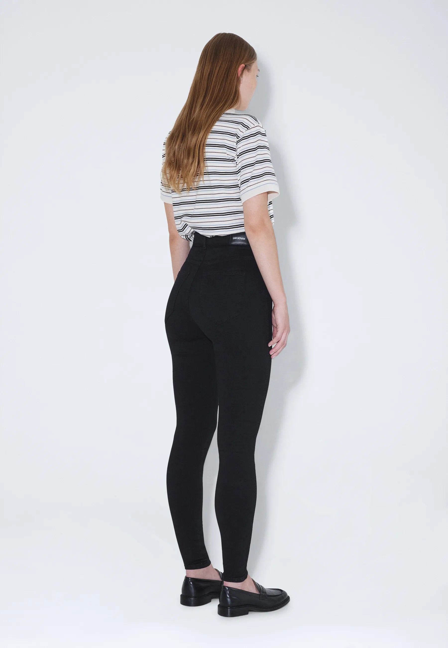 Moxy_Black_01214