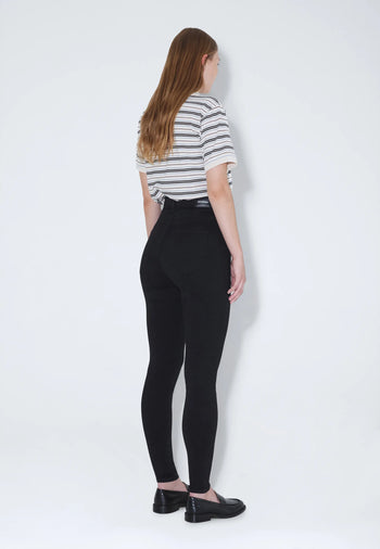 Moxy_Black_01214