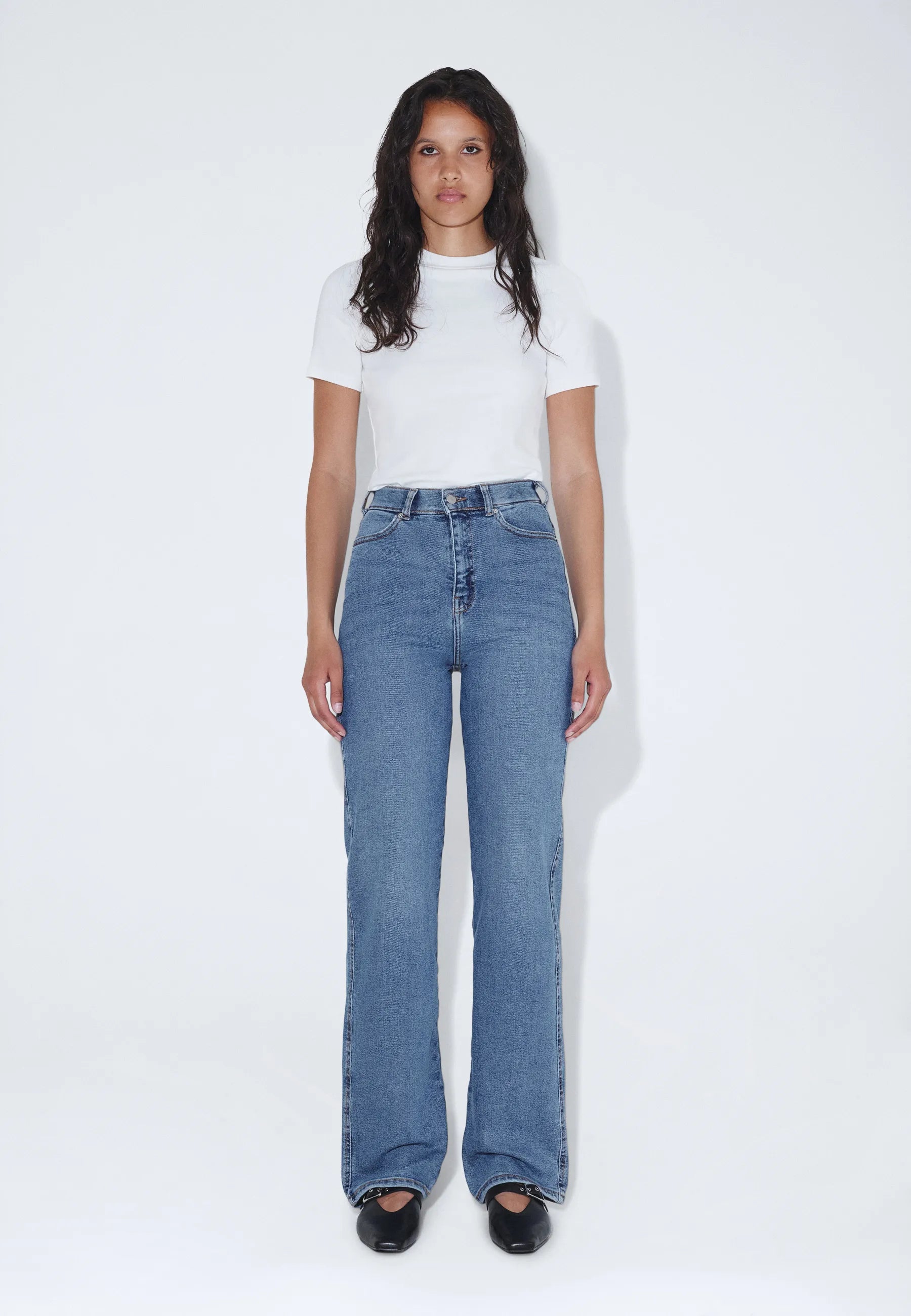 Moxy_Straight_Cape_Sky_Worn_02676