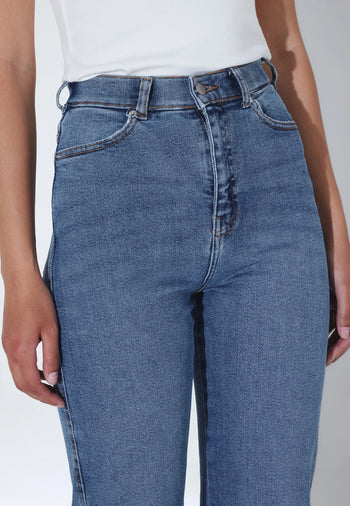 Moxy_Straight_Cape_Sky_Worn_02678