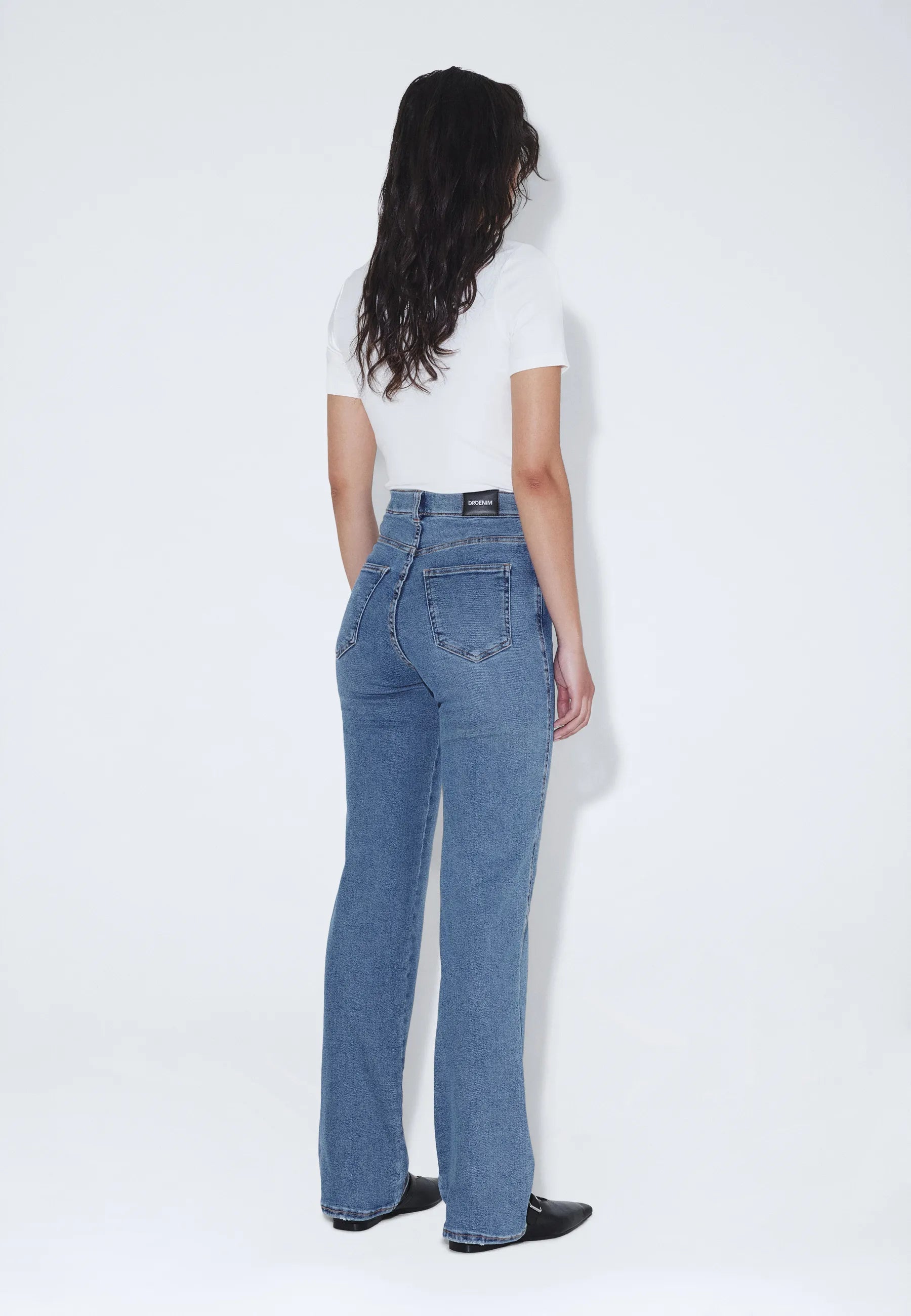 Moxy_Straight_Cape_Sky_Worn_02685