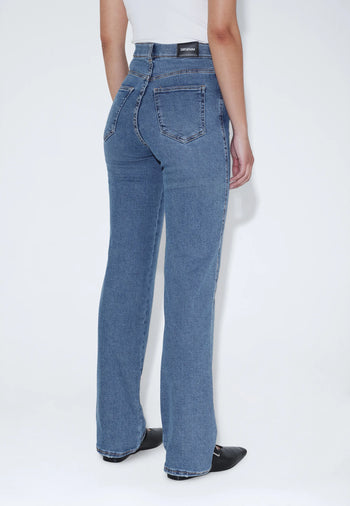 Moxy_Straight_Cape_Sky_Worn_02686