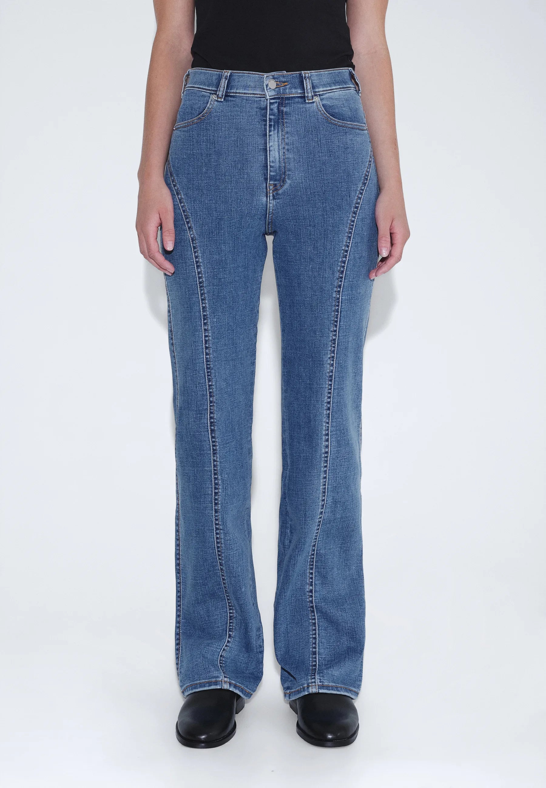 Moxy_Straight_Curve_Cut_01500