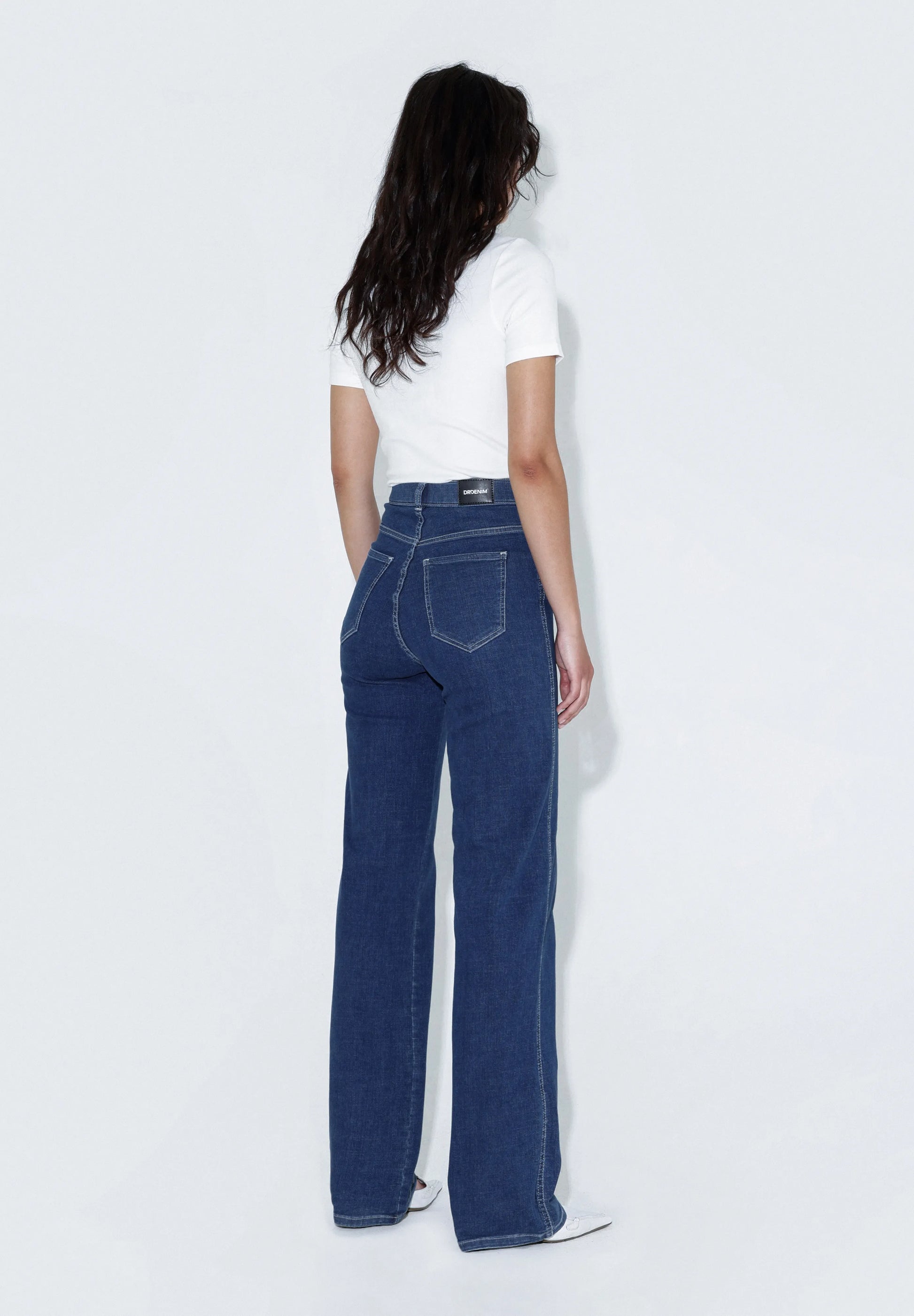 Moxy_Straight_Vale_Dark_Plain_Contrast_.02667