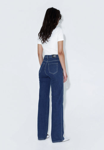 Moxy_Straight_Vale_Dark_Plain_Contrast_.02667