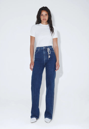 Moxy_Straight_Vale_Dark_Plain_Contrast_02653