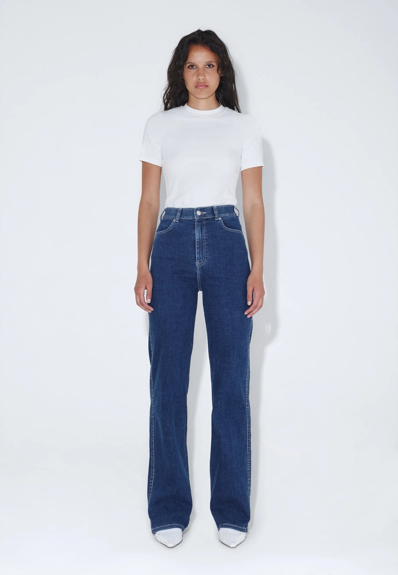 Moxy_Straight_Vale_Dark_Plain_Contrast_02653