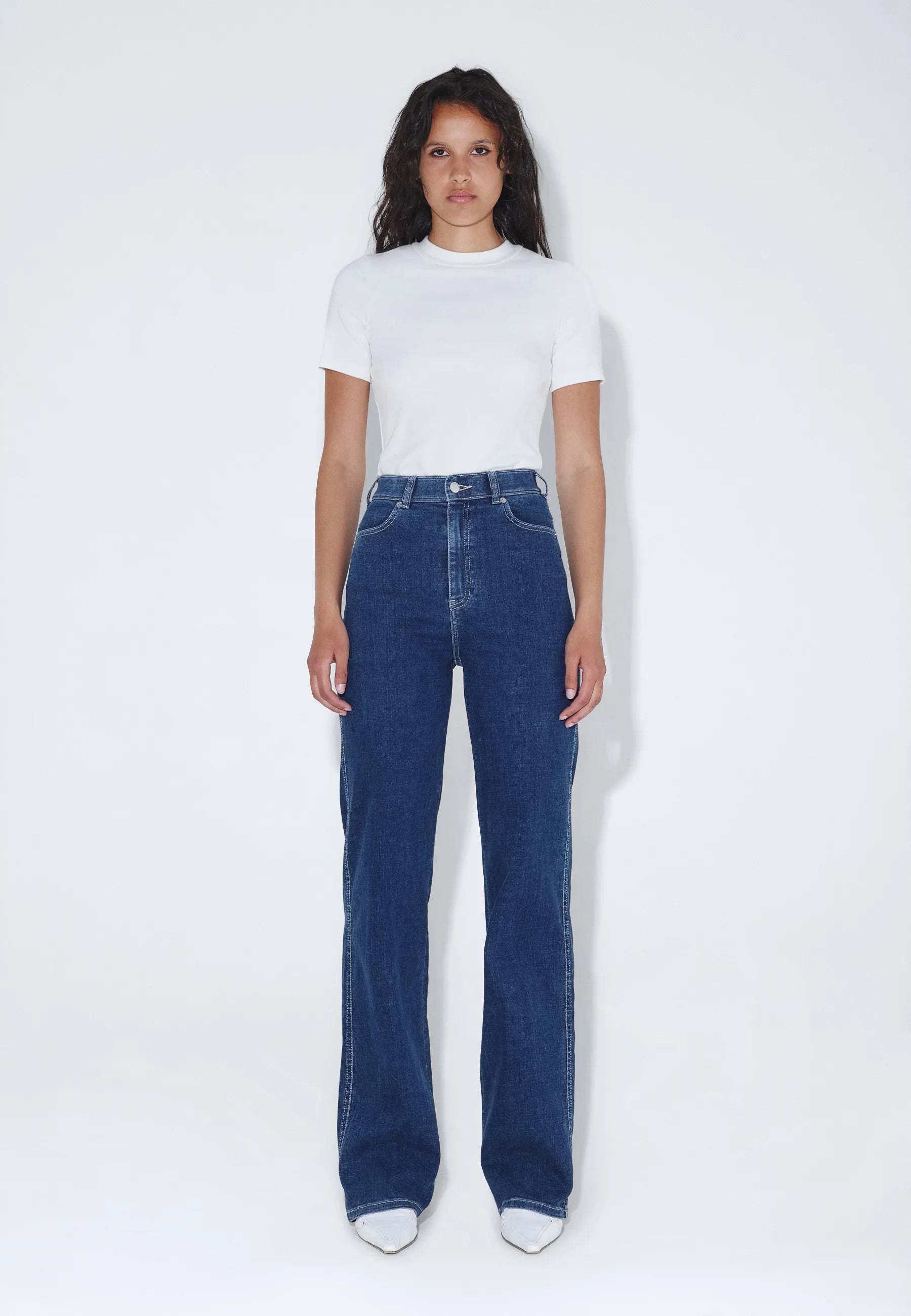 Moxy_Straight_Vale_Dark_Plain_Contrast_02661