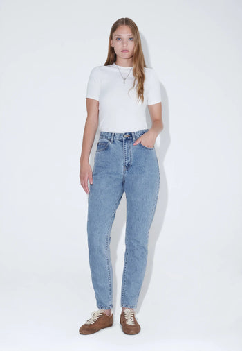 Nora_Light_Retro_01400