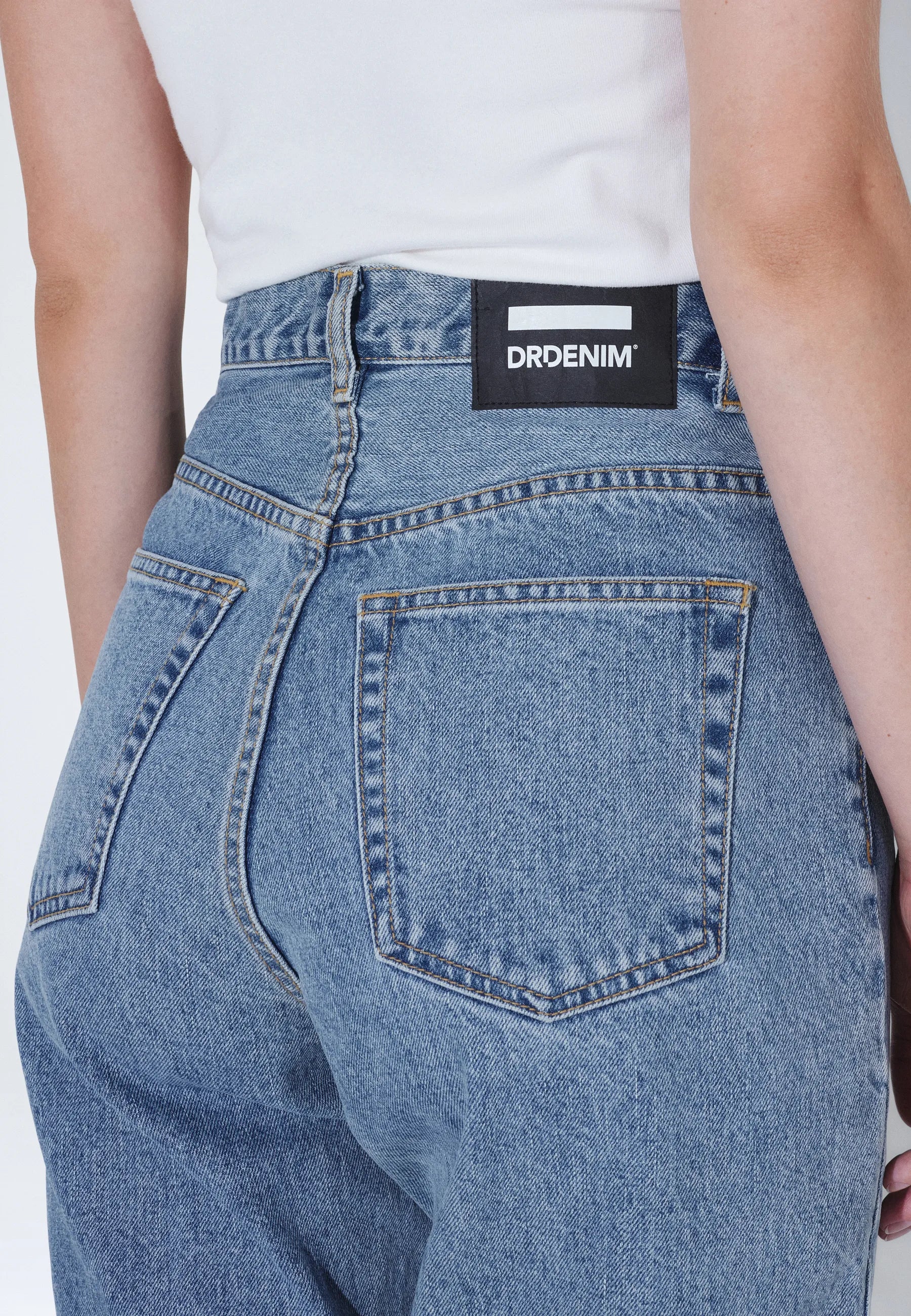 Nora_Light_Retro_01410