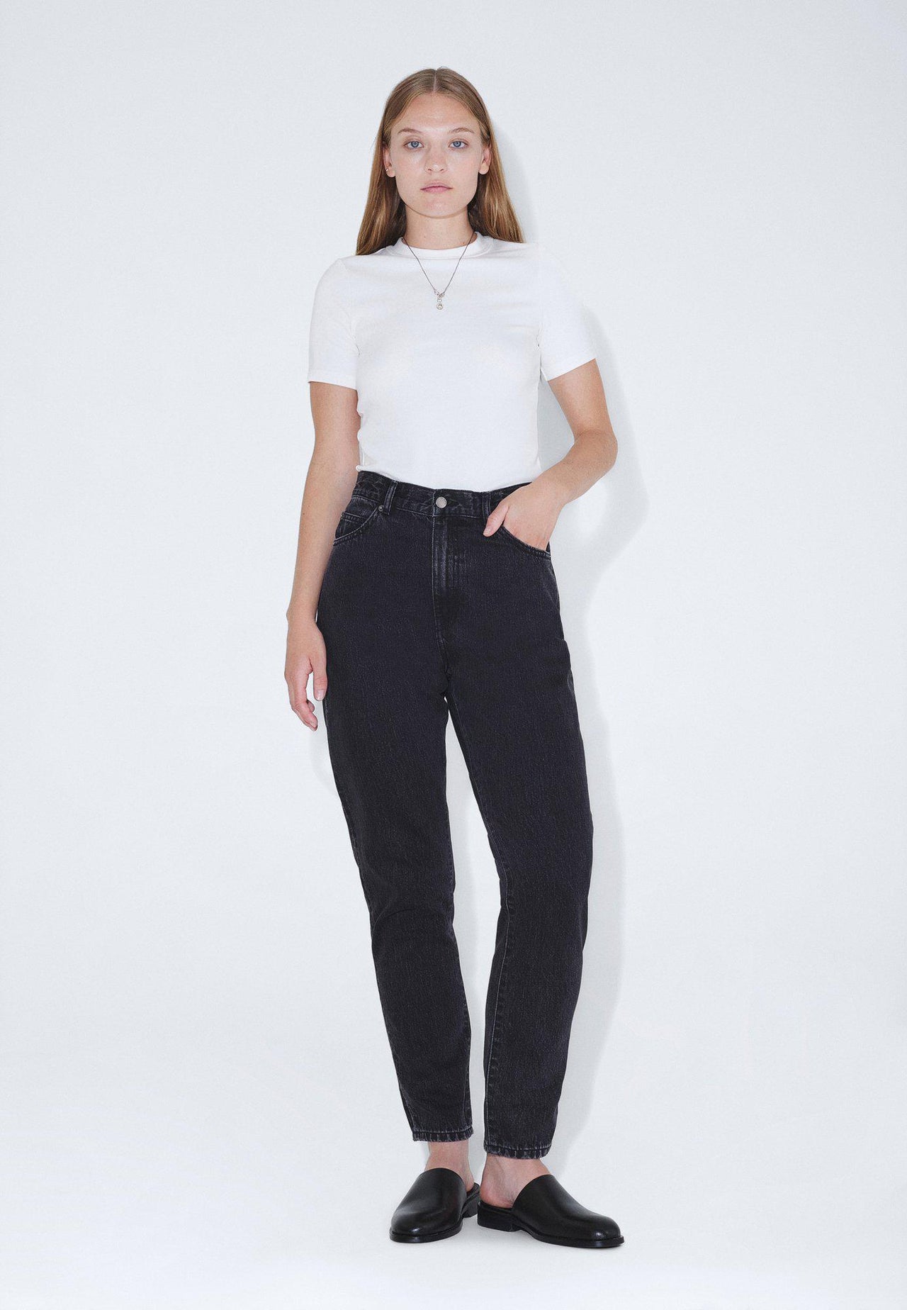Nora_Retro_Black_01420