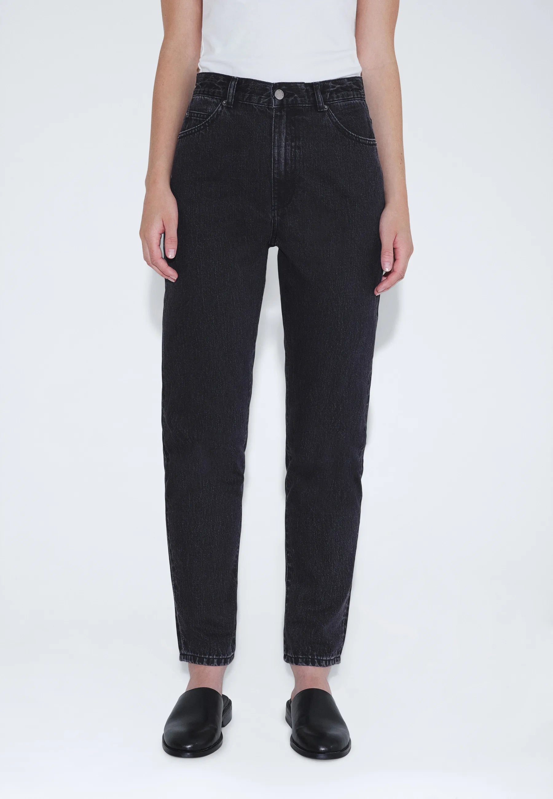 Nora_Retro_Black_01421