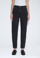 Nora_Retro_Black_01421