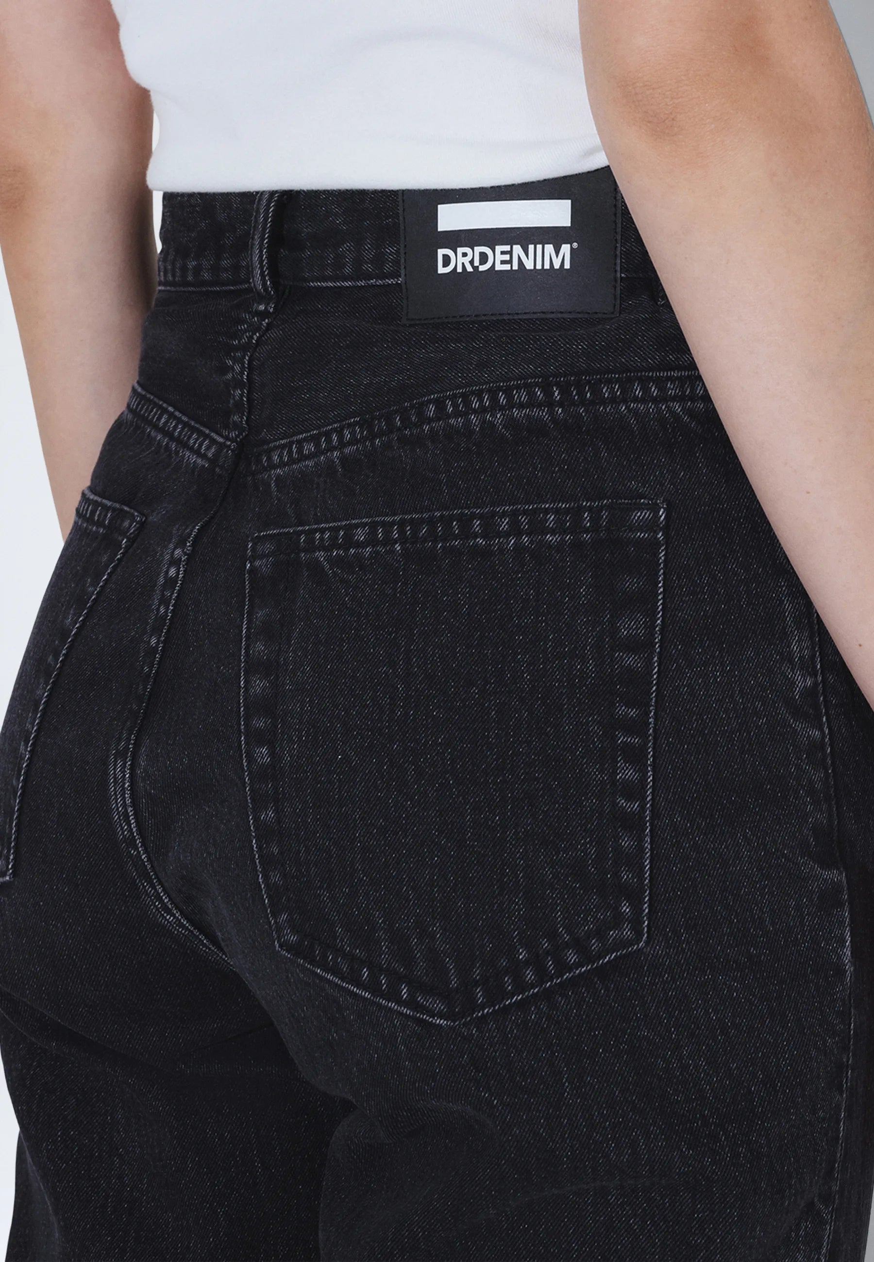 Nora_Retro_Black_01423