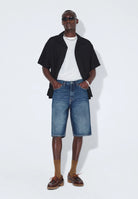 Omar_Shorts_Stream_Dark_Fade_00127
