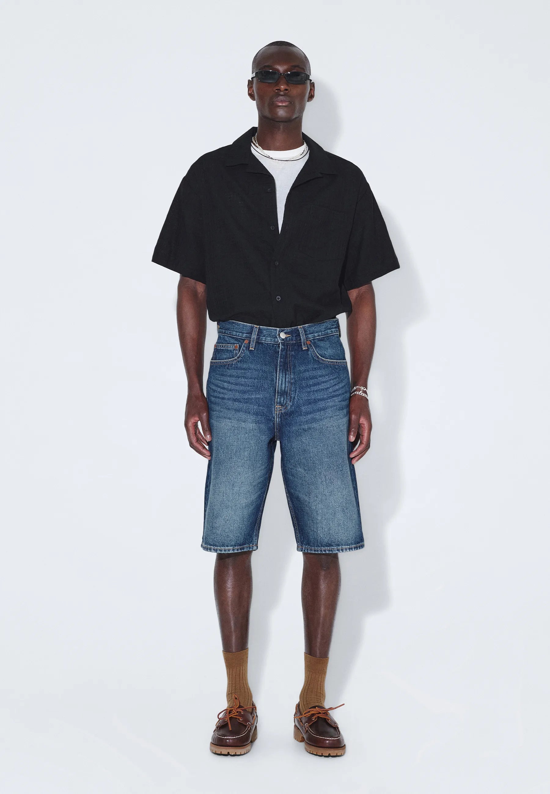 Omar_Shorts_Stream_Dark_Fade_00136