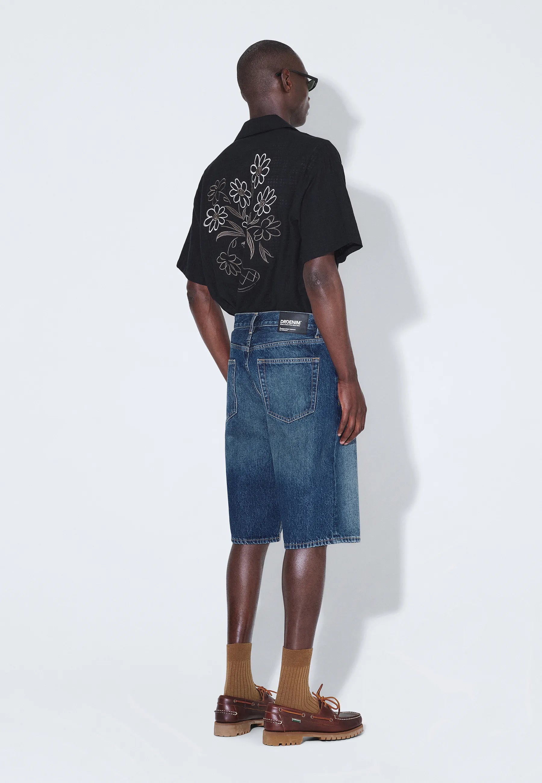 Omar_Shorts_Stream_Dark_Fade_00139